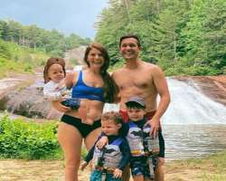 Rachel often goes for a picnic with family and shares videos as well as photographs with fans.